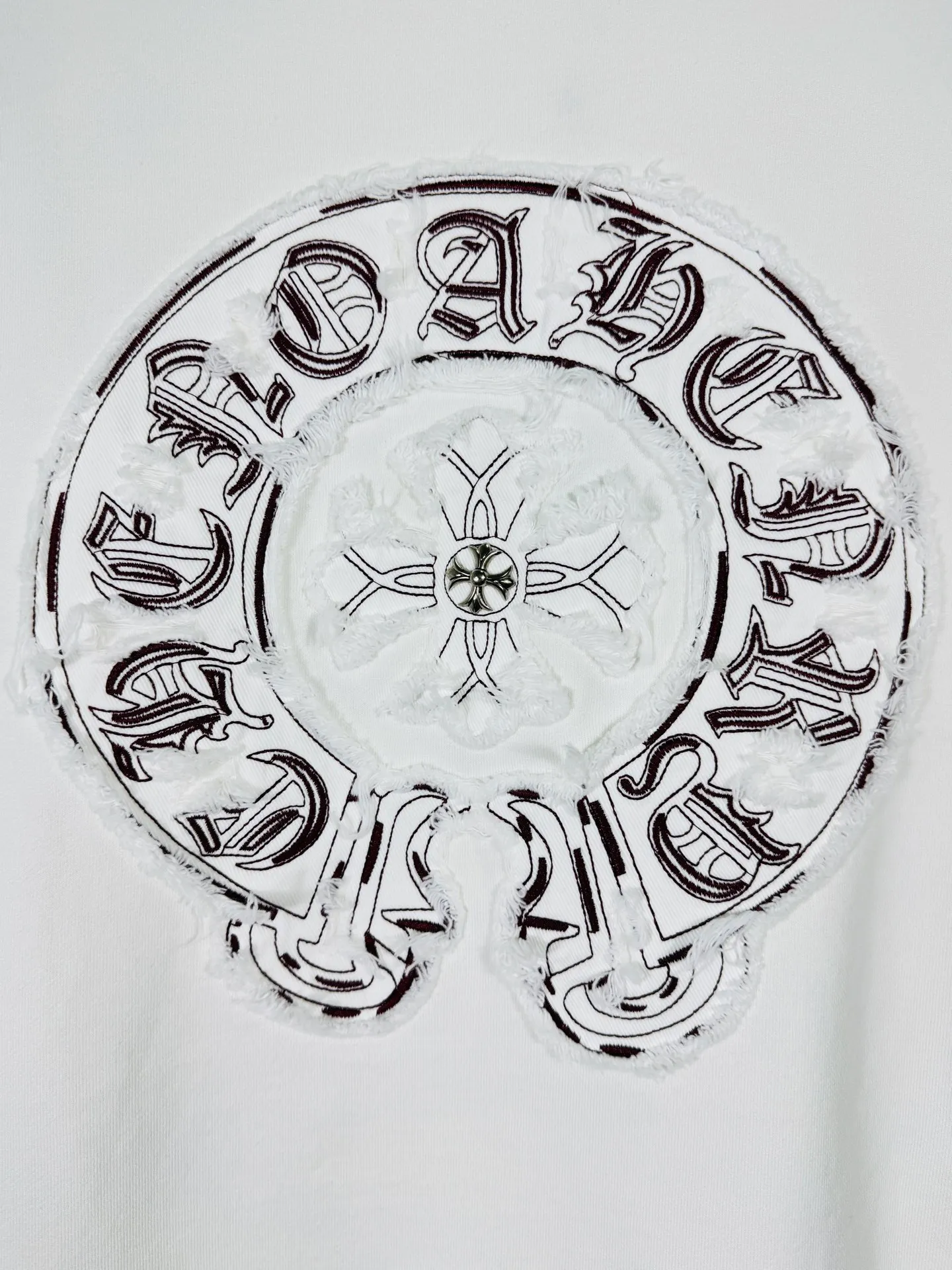 P260 top version, real shot without P, ​​different from market currency) 𝗖𝗵𝗿𝗼𝗺𝗲 𝗛𝗲𝗮𝗿𝘁𝘀/Croxin 2025 3D three-dimensional autumn and winter new original single counter American laser color printed patch embroidered couple casual sweatshirt 👑The highest version! Customized fabric 430g tripe terry fabric! Appliqué embroidery hardware accessories, best-selling items at the counter, very comfortable to wear. Accessories: original molded and authenticated collar label ➕ 100% silk wash water label. Genuine purchase-grade original hangtag➕matching hanging rope➕3D hanging beads➕original packaging bag. Craftsmanship: The original version has consistent wiring! The highest version of the armhole matching technique! Color: White Black Size: S M L XL Style No.: 9305